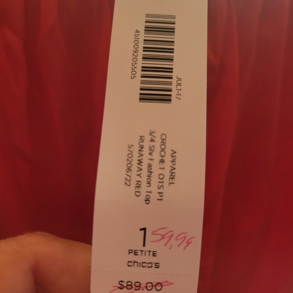 Red petite Chicos top - Picture 3 of 5